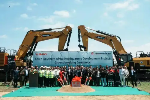 El proyecto de desarrollo de la sede de SANY South Africa dio su comienzo el 15 de noviembre. Una vez finalizada, se prevé que la base funcione como un centro de talentos, un centro logístico y un centro de fabricación regional, produciendo 1.000 piezas de excavadoras y otras maquinarias al año.