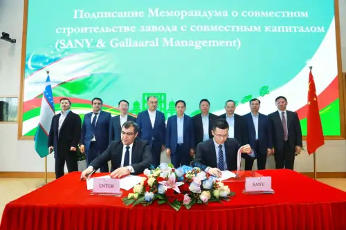 Enter Engineering, una de las principales empresas contratistas de construcción de energía de Uzbekistán, firmó un memorando de entendimiento de cooperación con SANY. Según el memorando de cooperación, ambas partes construirán una fábrica de 48.000 metros cuadrados en G'allaoro, donde producirá principalmente tractores semirremolques, camiones mezcladoras y volquetes.