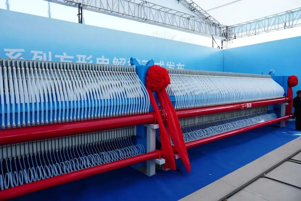 SANY launched the world’s largest monomer hydrogen manufacturing electrolyzer – the S series 3000Nm3 square electrolyzer, and the GW class integrated solution for hydrogen production through electrolysis in a hydrogen forum held in Changsha, China, injecting new power into the global energy transition.